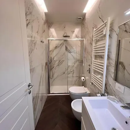 Elegante In Zona Tortona-solari Milan